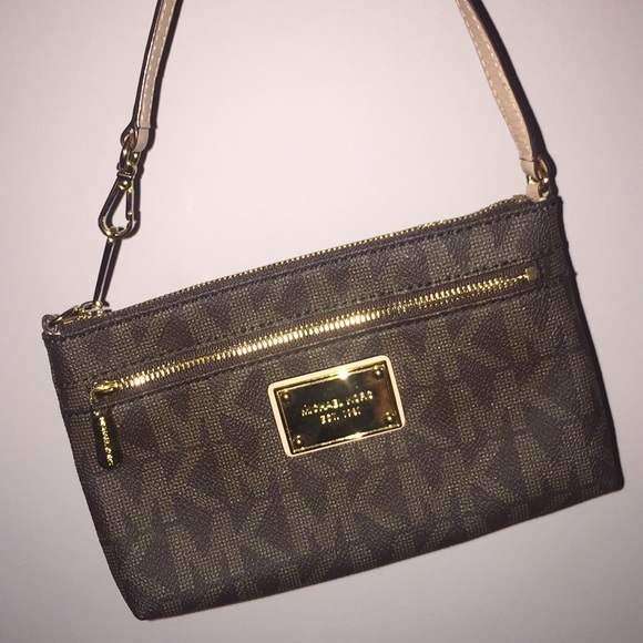 Michael Kors Handbags - Michael Kors Small Purse